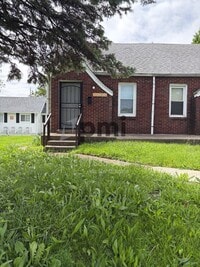 Building Photo - 1512 N Gladstone Ave
