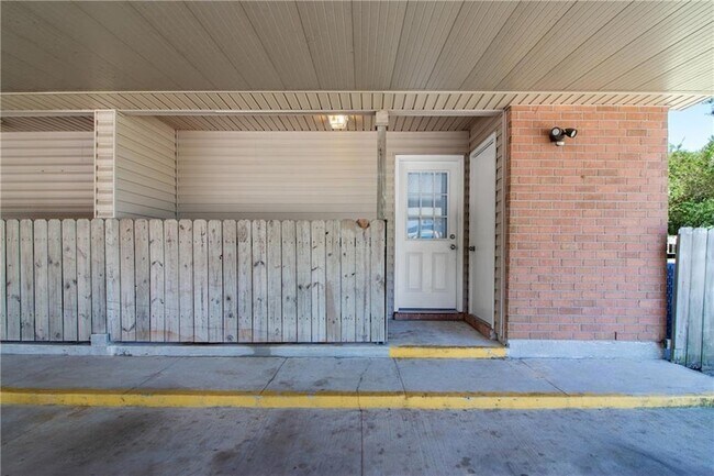 Building Photo - 1110 Windsor St