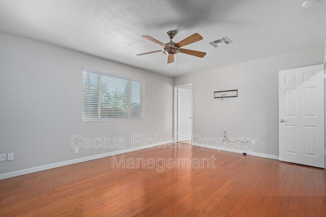 Building Photo - 5217 E Sheena Dr