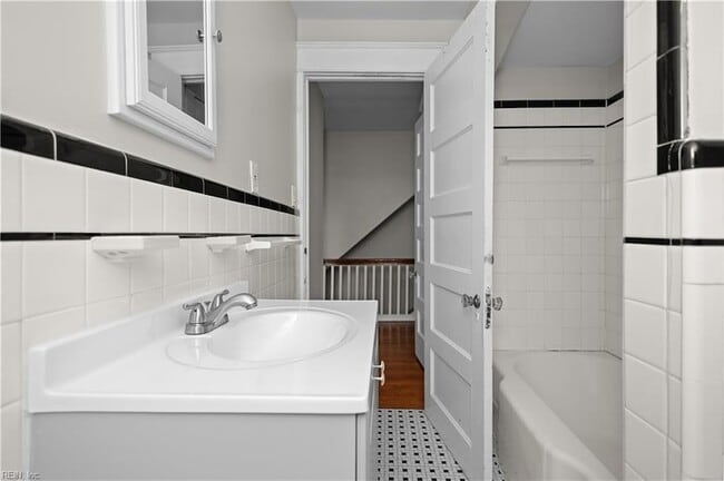 Building Photo - 4600 Colonial Ave