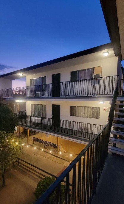 Building Photo - 4075 Oakwood Ave
