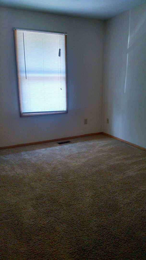 Building Photo - 3 Bedroom, Spacious Townhome- Available July 2026!