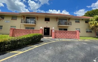 Building Photo - Beautifully maintained 2-bed and 1.5-bath ...