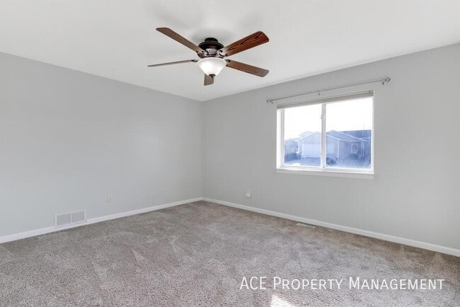 Building Photo - 240 Grandeur Ln