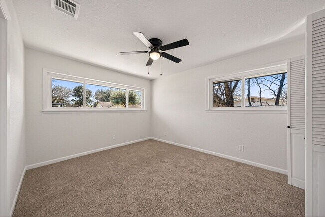 Building Photo - 192 Oriole Dr