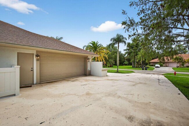 Building Photo - 1295 Longlea Terrace