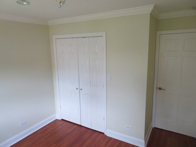 Building Photo - 932 Brantwood Ave