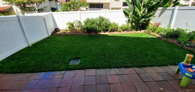 Building Photo - Gorgeous 3 Bed, 2.5 Bath Townhome In Rancho Del Rey - Chula Vista!