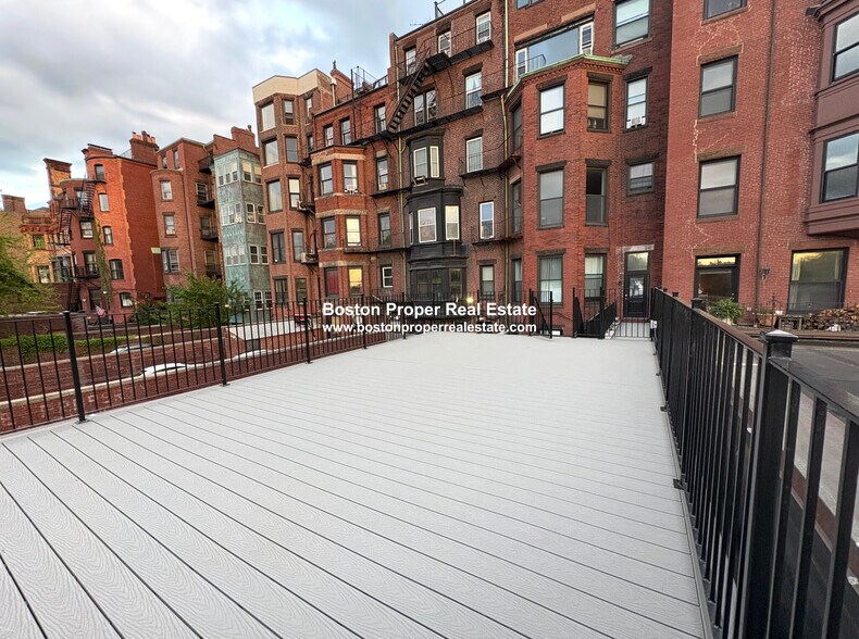 Building Photo - 464 Beacon St