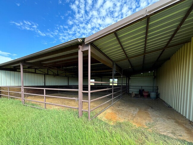 Building Photo - 1559 E Blackjack Rd E