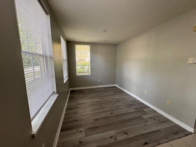 Building Photo - Updated 2 Bedroom 2 Bath Townhome in Siena...