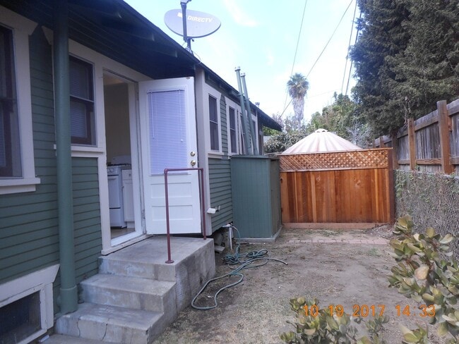 Building Photo - 370