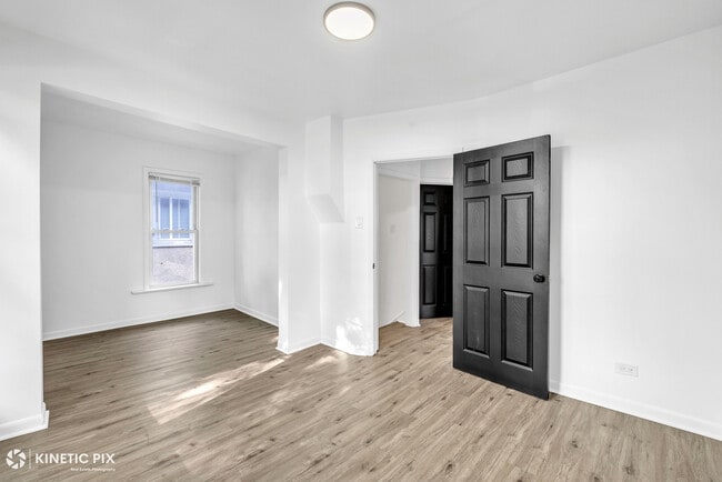 Building Photo - 8617 S Lowe Ave