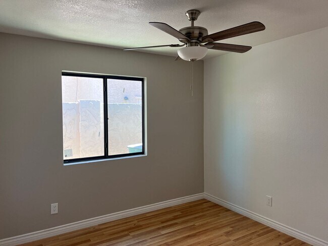 Building Photo - Tempe Home For Rent