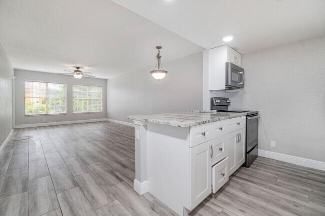 Building Photo - 6324 La Costa Dr