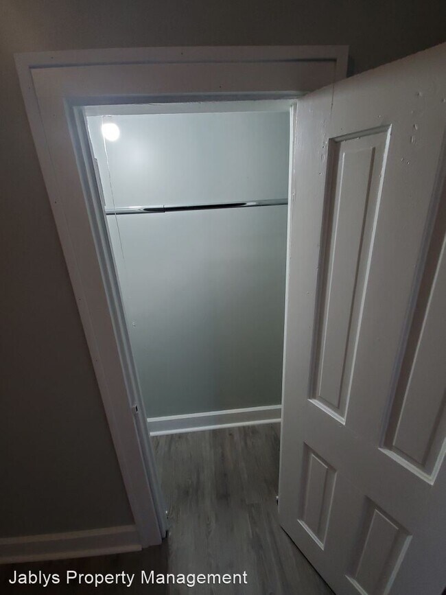 Building Photo - 3 br, 1 bath House - 902 Park Ave