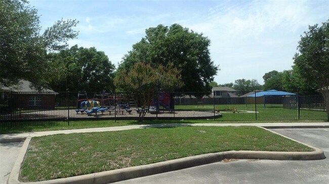 Building Photo - 7772 Park Falls Dr