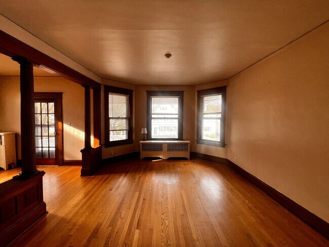 Building Photo - 64 Summit Ave