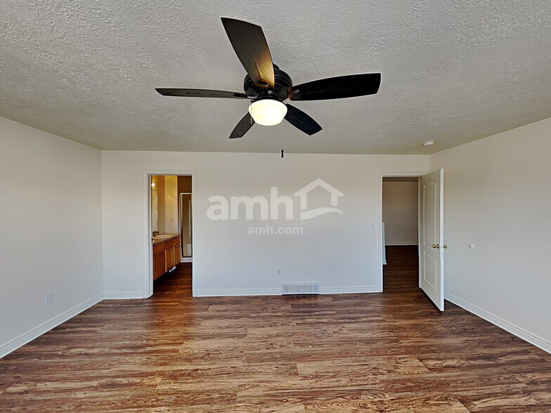 Building Photo - 72 N Cameron St