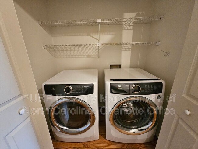 Building Photo - 333 Circle Ave