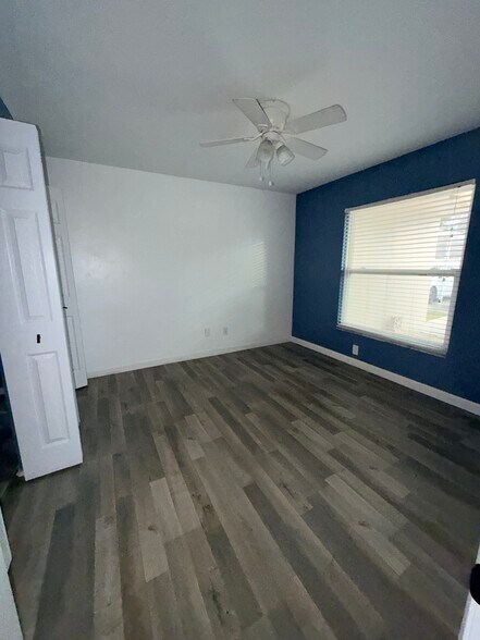 Building Photo - 5920 7th Ave W