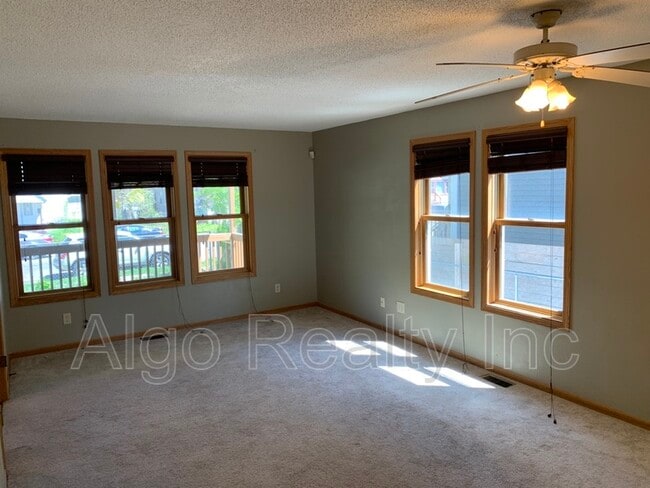 Building Photo - 2827 N Aldrich Ave