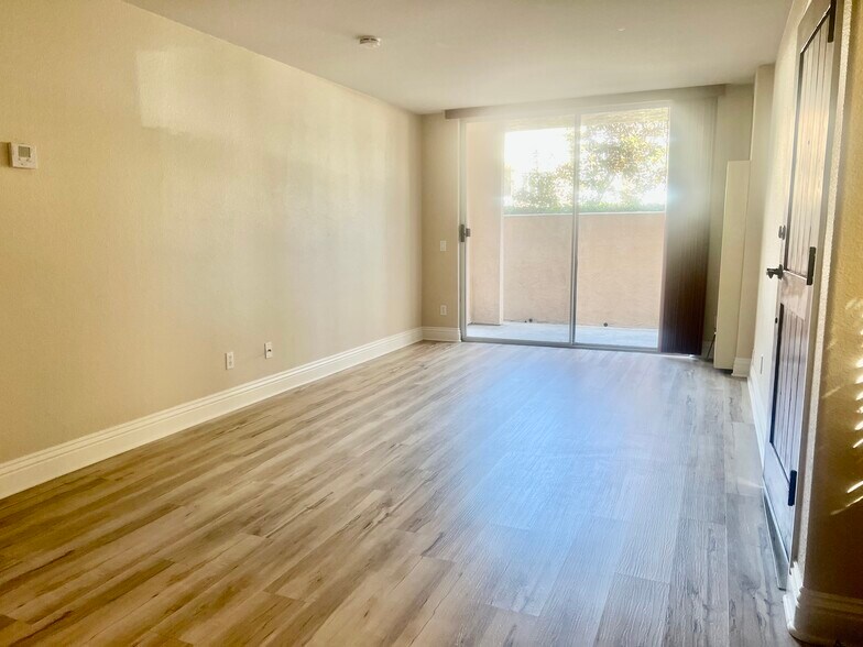 Building Photo - 3955 Nobel Dr