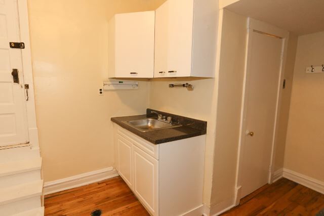 Building Photo - 632 W Aldine Ave