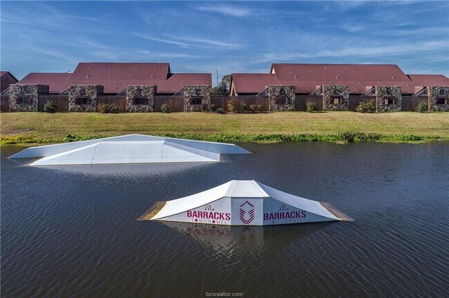 Building Photo - 4 Bed, 4 Bath Barracks Unit for August 202...