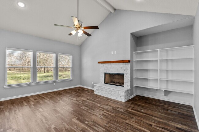 Building Photo - 412 N Wickham St