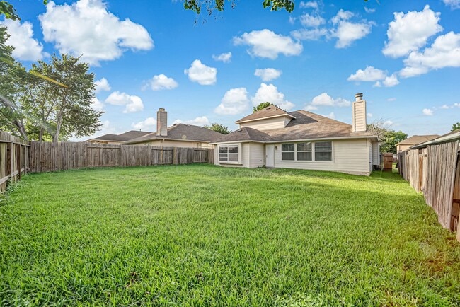 Building Photo - 18439 Sunrise Oaks Ct