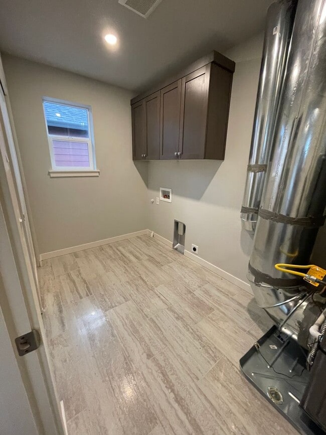 Building Photo - Modern 3b/2ba Energy Star Certified Home In Lentz