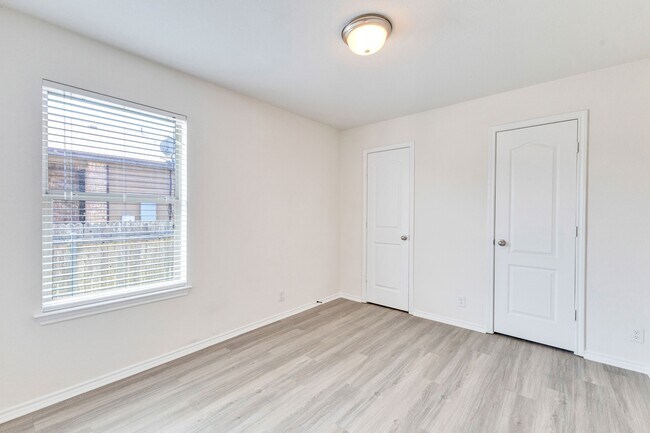 Building Photo - 150 Rummel Dr