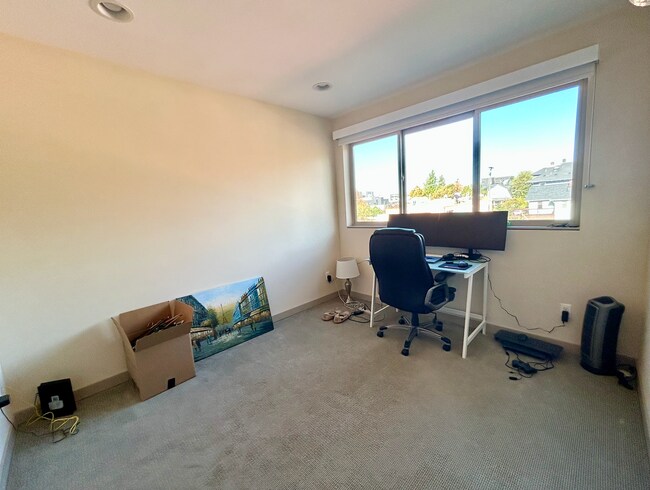 Building Photo - Capitol Hill/Cherry Hill Townhouse