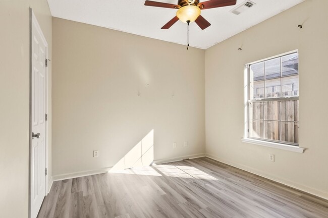 Building Photo - East Tuscaloosa Garden Home in Camden Lake