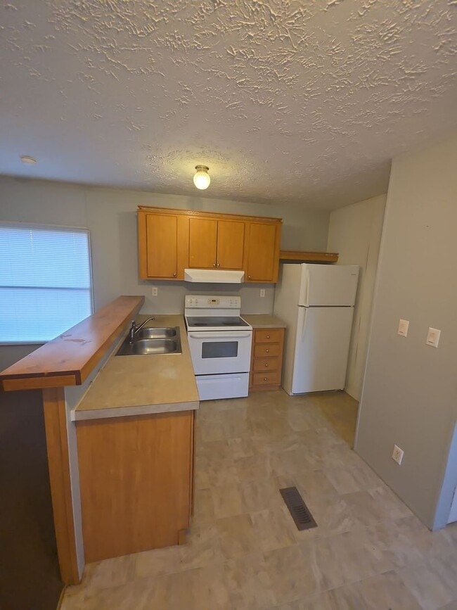 Building Photo - 2-Bedroom, 2-Bath Mobile Home with Front and Back Porches in Sparta