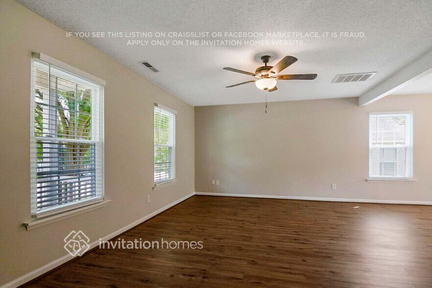 Building Photo - 4921 Silverdene St