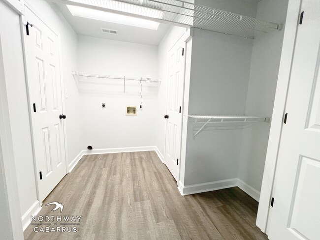 Building Photo - Newly Updated 1bd/1ba Available in Concord