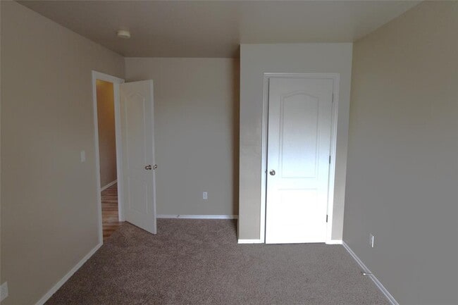 Building Photo - 4616 SE 77th St