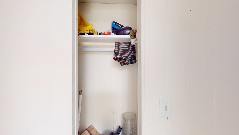 Building Photo - 15 Glenville Ave