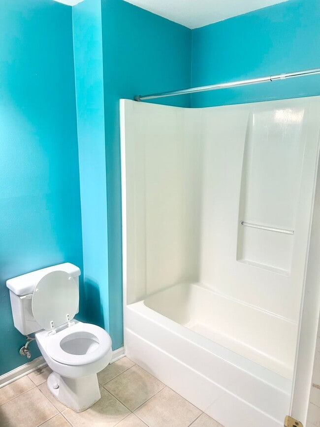 Building Photo - Charming 3BR Townhouse Near Shopping & Doctors Hospital