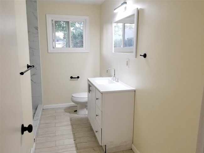 Building Photo - 2845 W 31st St