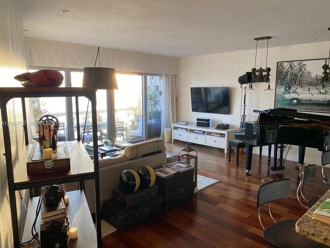 Building Photo - 2451 Brickell Ave