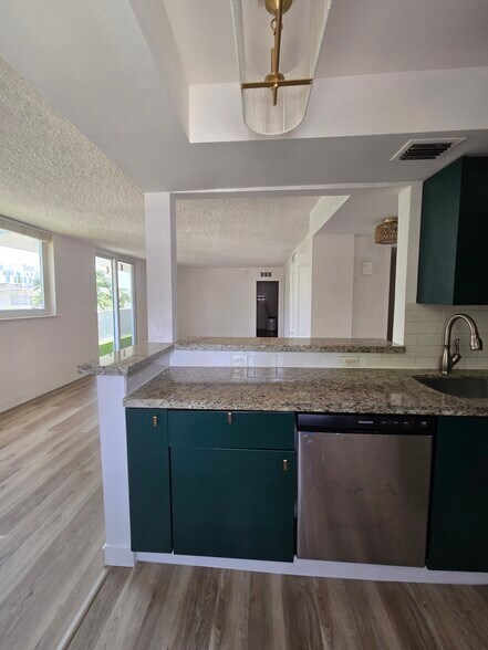 Building Photo - 7900 Tatum Waterway Dr