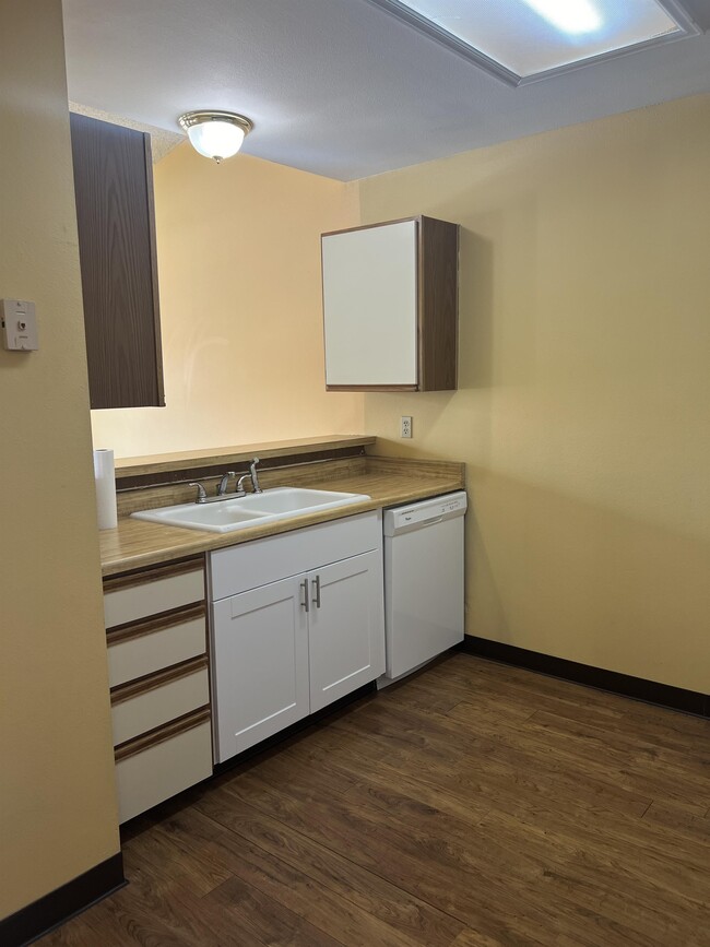 Building Photo - 870 London Green Way