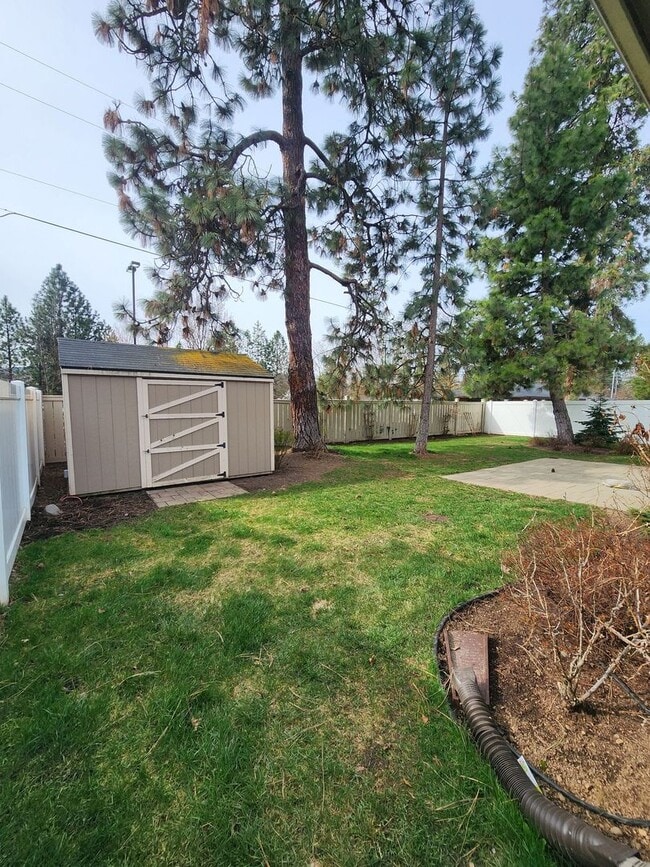 Building Photo - Luxurious Single-Level Rancher in Post Falls