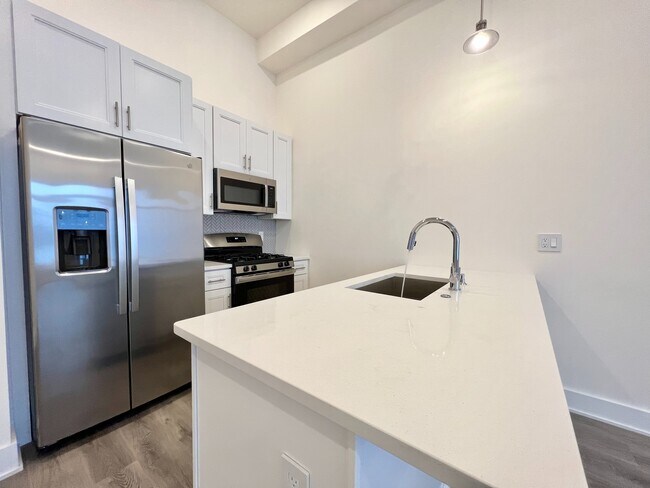 Building Photo - 1115 N American St