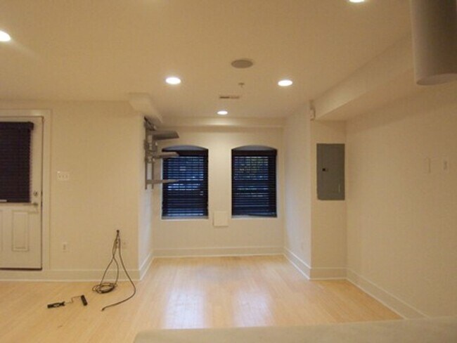 Building Photo - 2BR/2BA Apartment - Logan Circle with private patio
