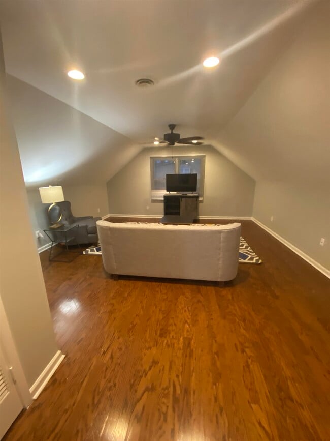 Building Photo - 8570 Sycamore Trail Dr