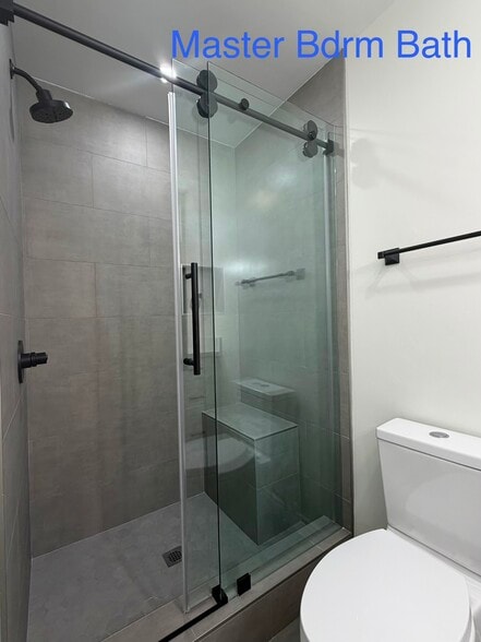 Master bdrm bathroom - 844 7th St